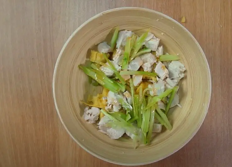 
can dogs eat chicken salad with mayo