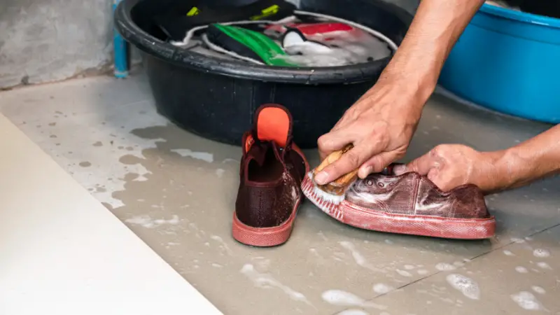 Cleaning sneakers 2024